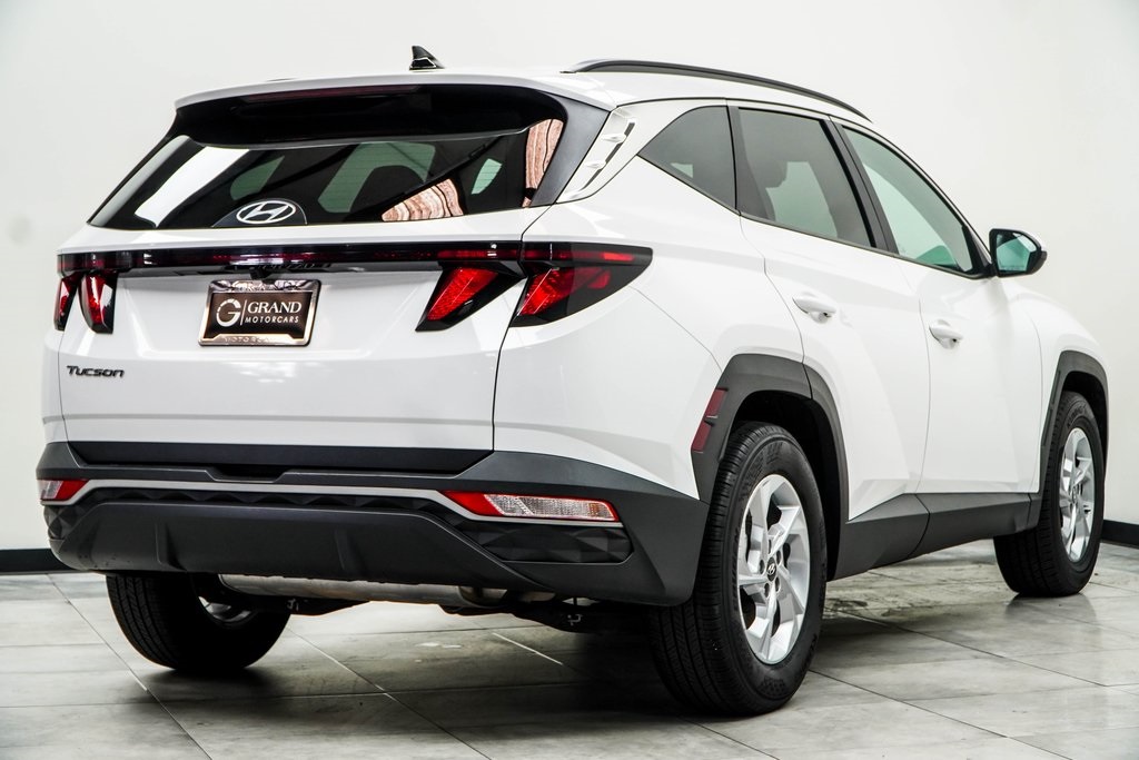 Vehicle image 6 of 55