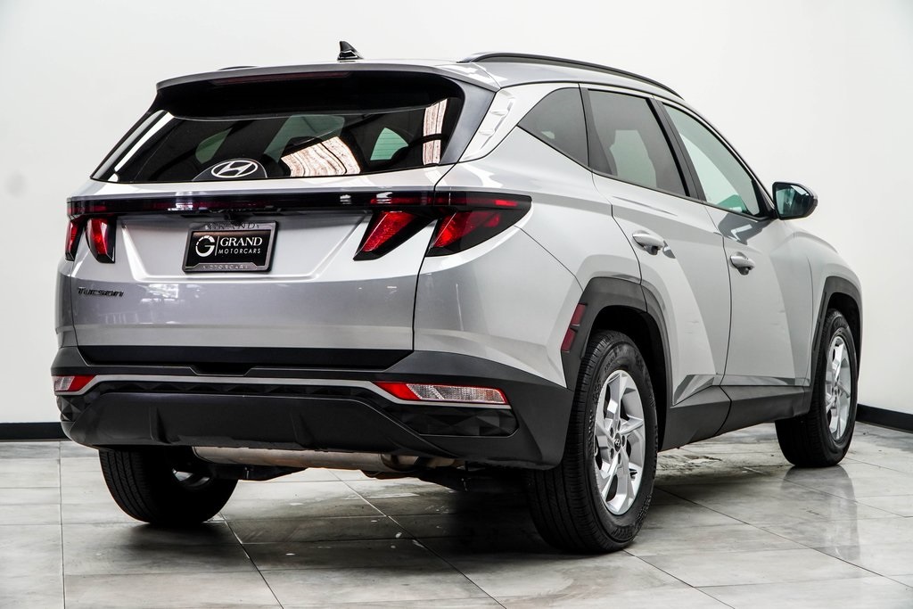 Vehicle image 7 of 44
