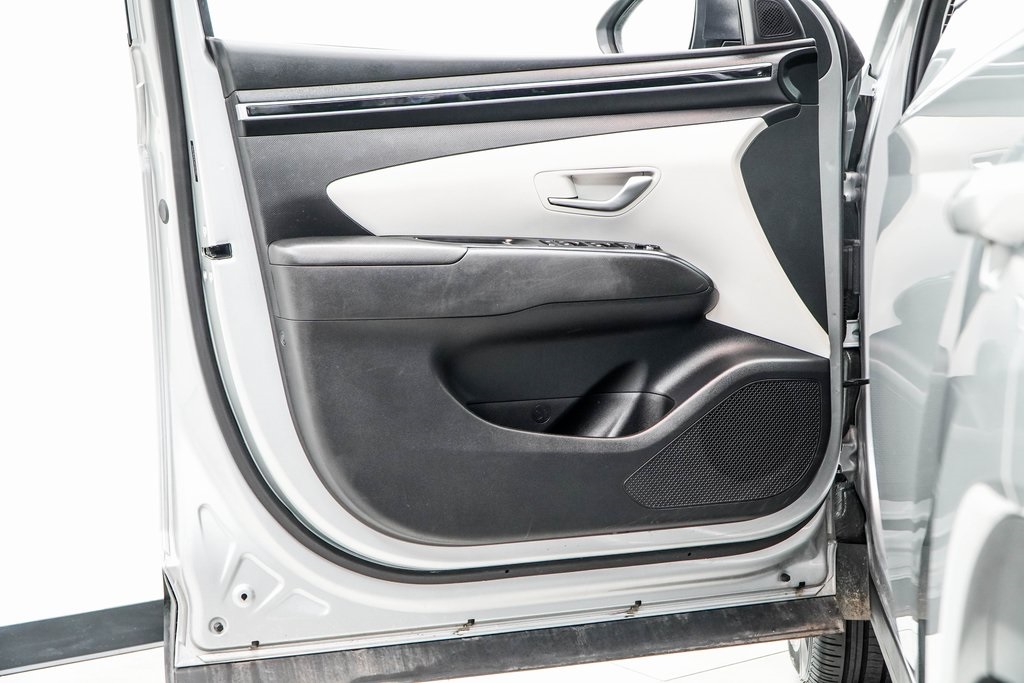 Vehicle image 26 of 44