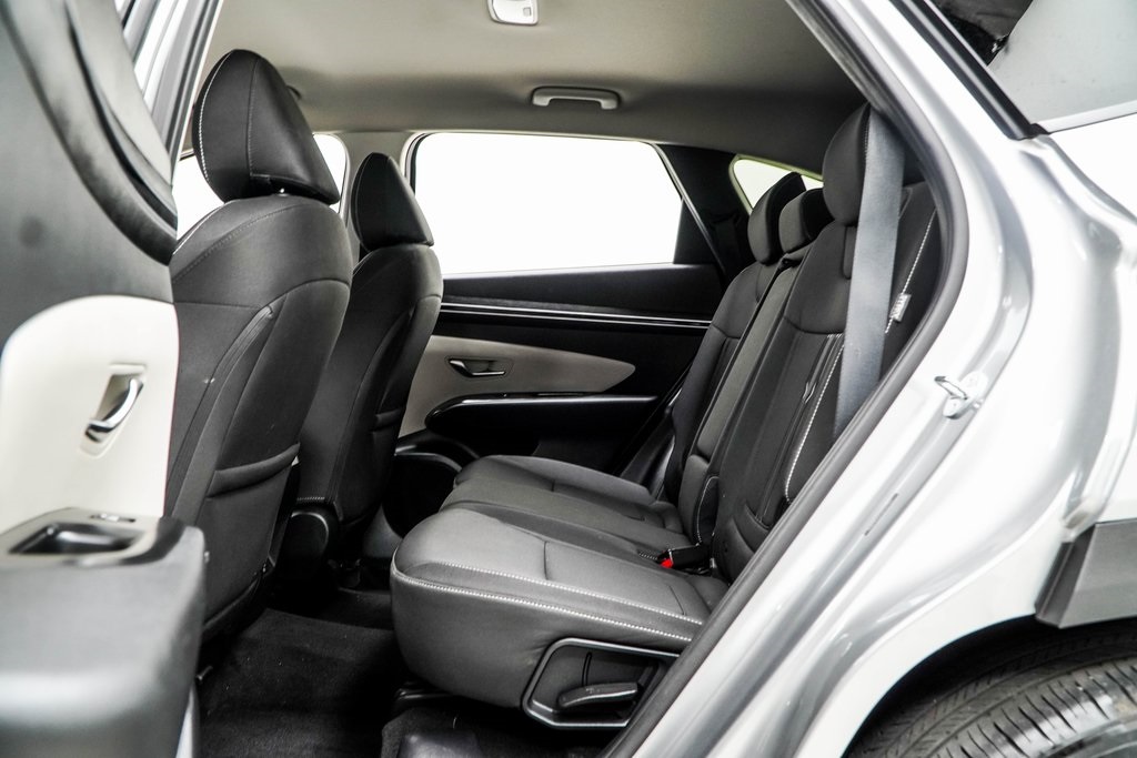 Vehicle image 14 of 44
