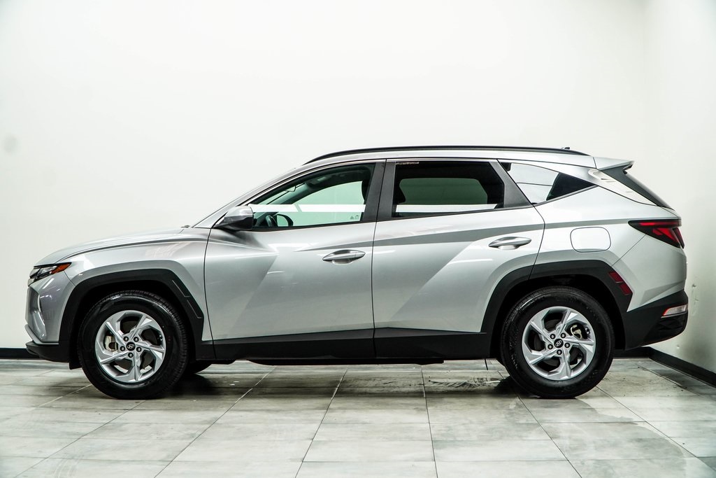 Vehicle image 10 of 44