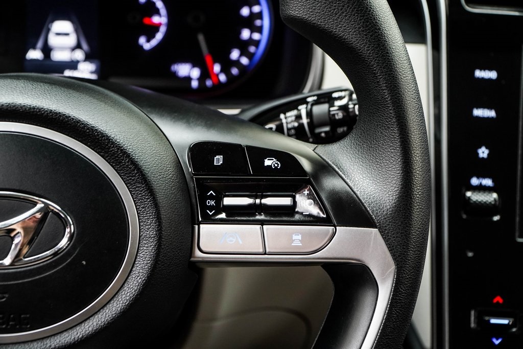 Vehicle image 41 of 44