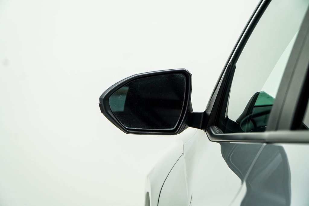 Vehicle image 37 of 44