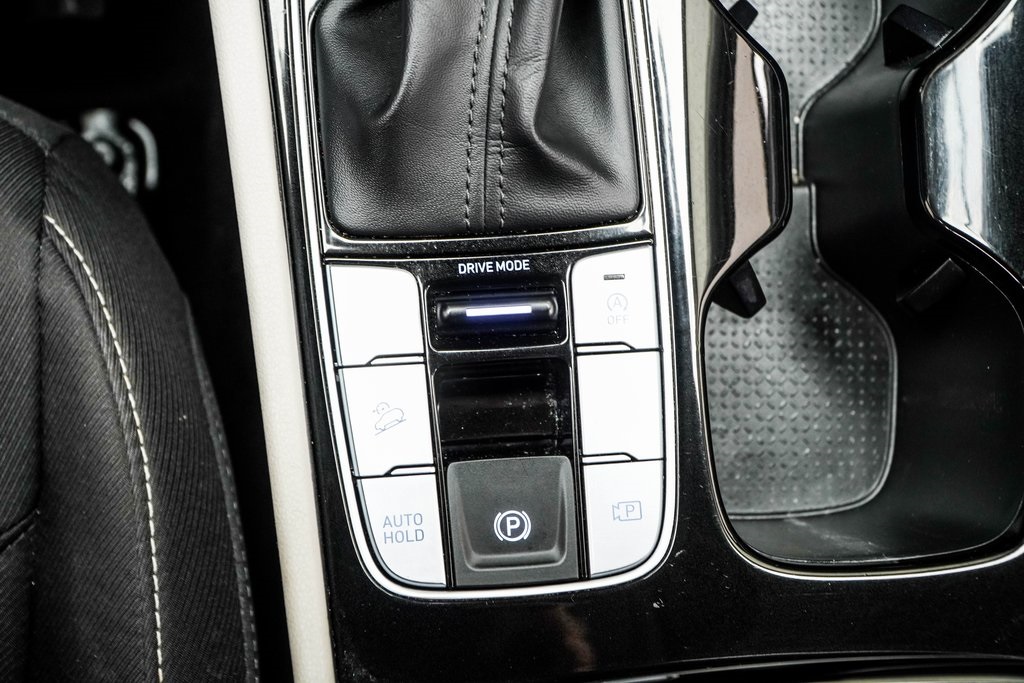 Vehicle image 40 of 44