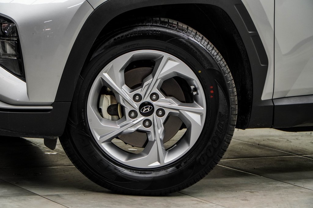 Vehicle image 11 of 44
