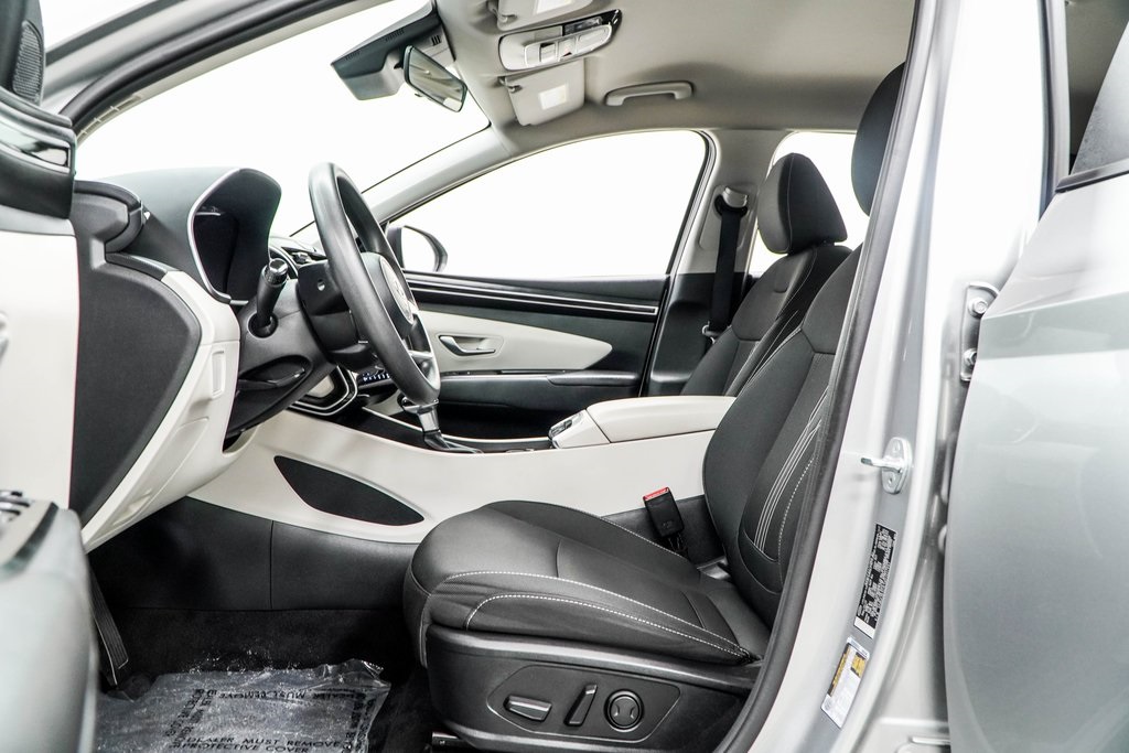 Vehicle image 15 of 44