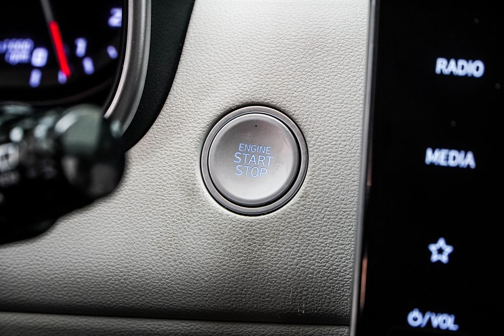 Vehicle image 28 of 44