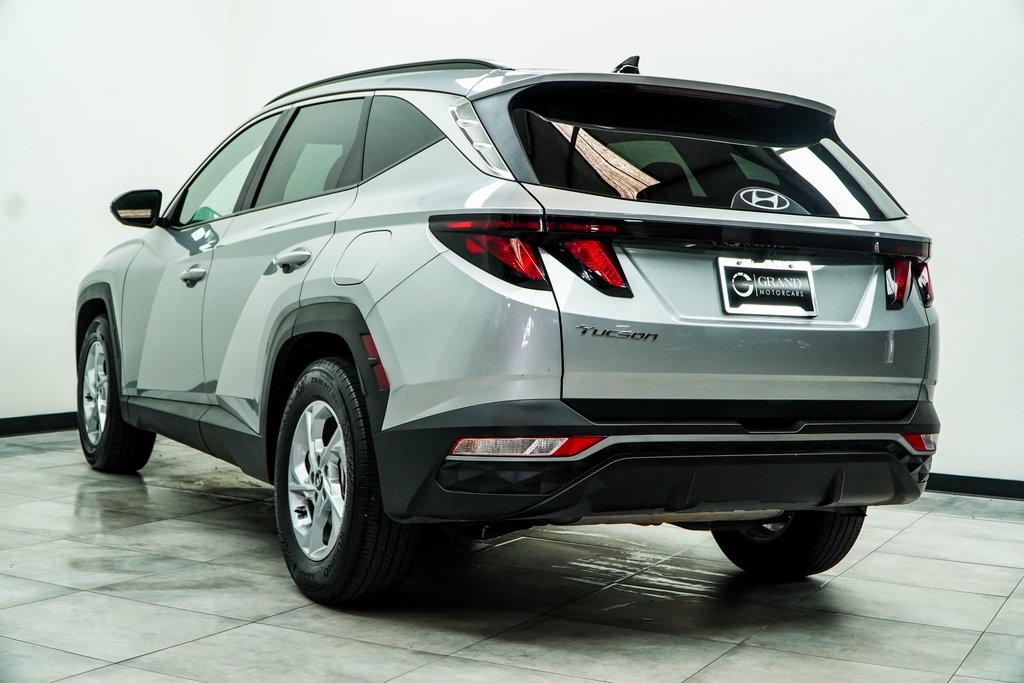 Vehicle image 9 of 44