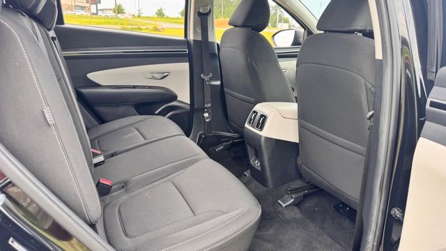 Vehicle image 13 of 31