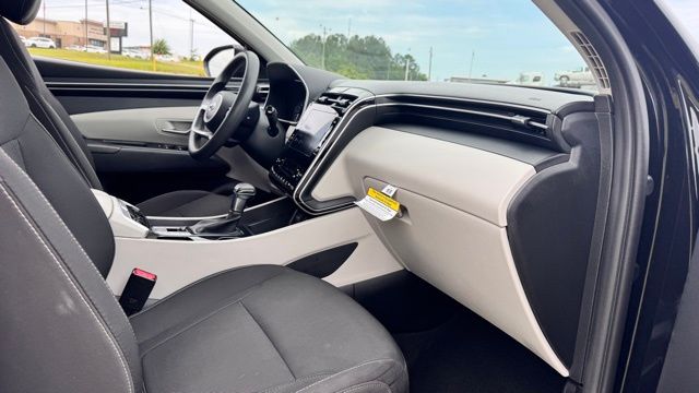 Vehicle image 21 of 31