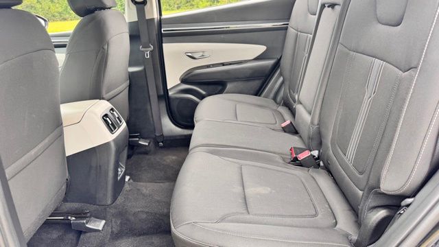 Vehicle image 17 of 31