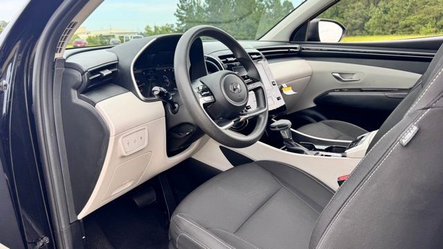 Vehicle image 24 of 31