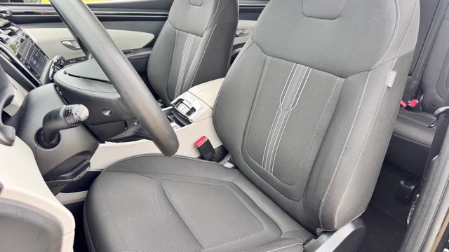 Vehicle image 14 of 31