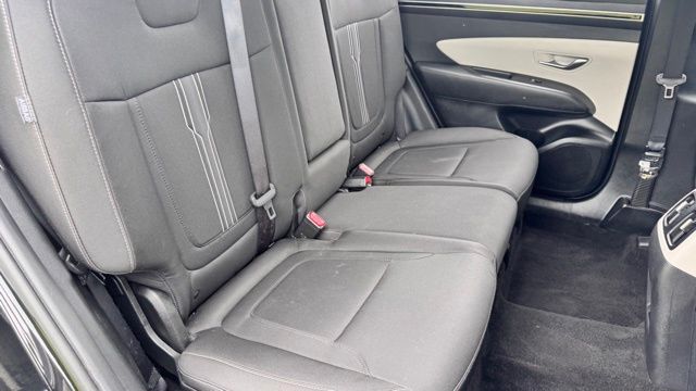 Vehicle image 16 of 31