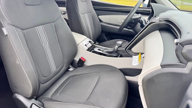 Vehicle image 18 of 31