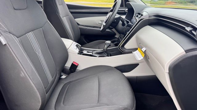 Vehicle image 19 of 31