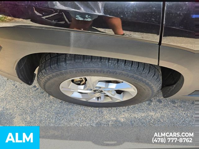Vehicle image 10 of 25