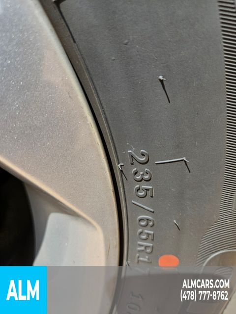 Vehicle image 23 of 25