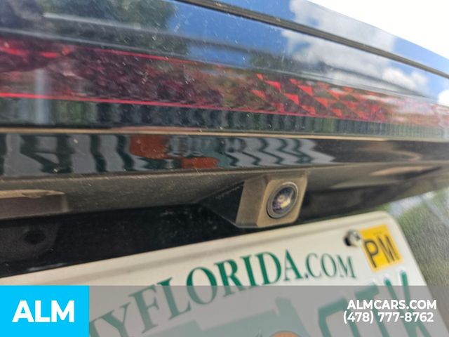 Vehicle image 16 of 25