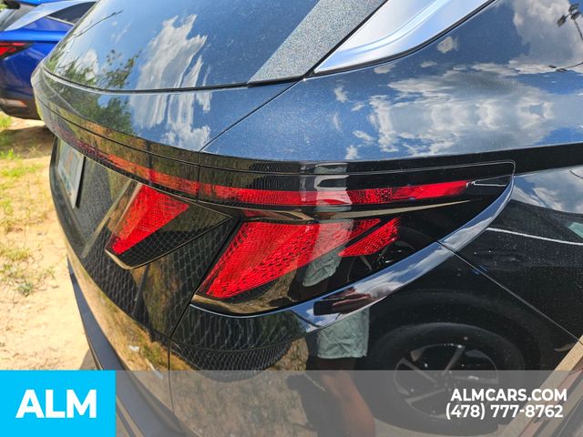 Vehicle image 19 of 25