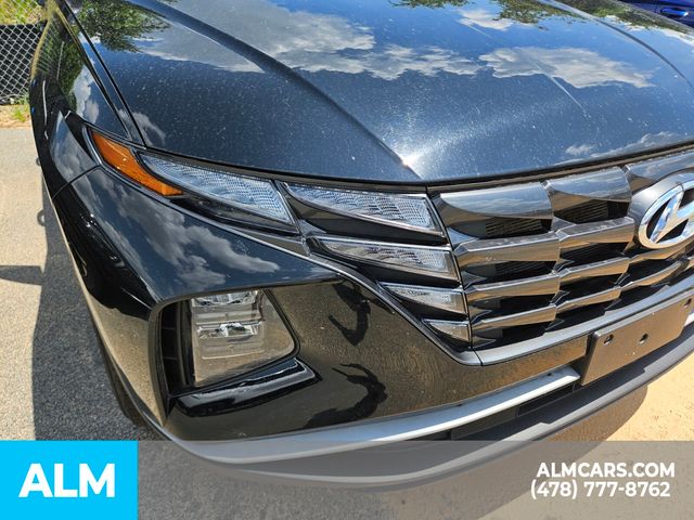 Vehicle image 21 of 25