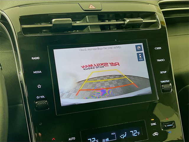 Vehicle image 18 of 40