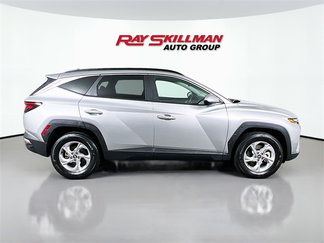 Vehicle image 4 of 40