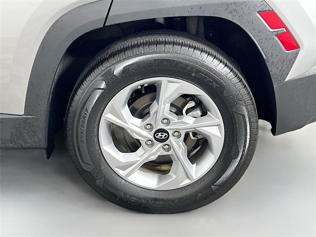 Vehicle image 35 of 40