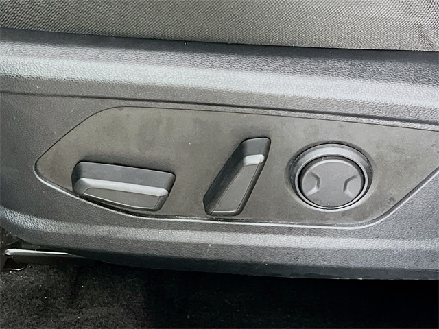 Vehicle image 11 of 40