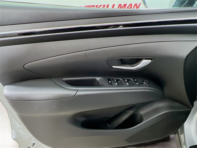 Vehicle image 31 of 40