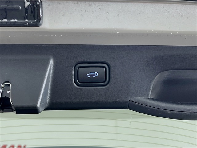 Vehicle image 26 of 40