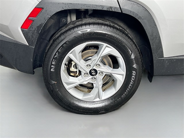 Vehicle image 36 of 40