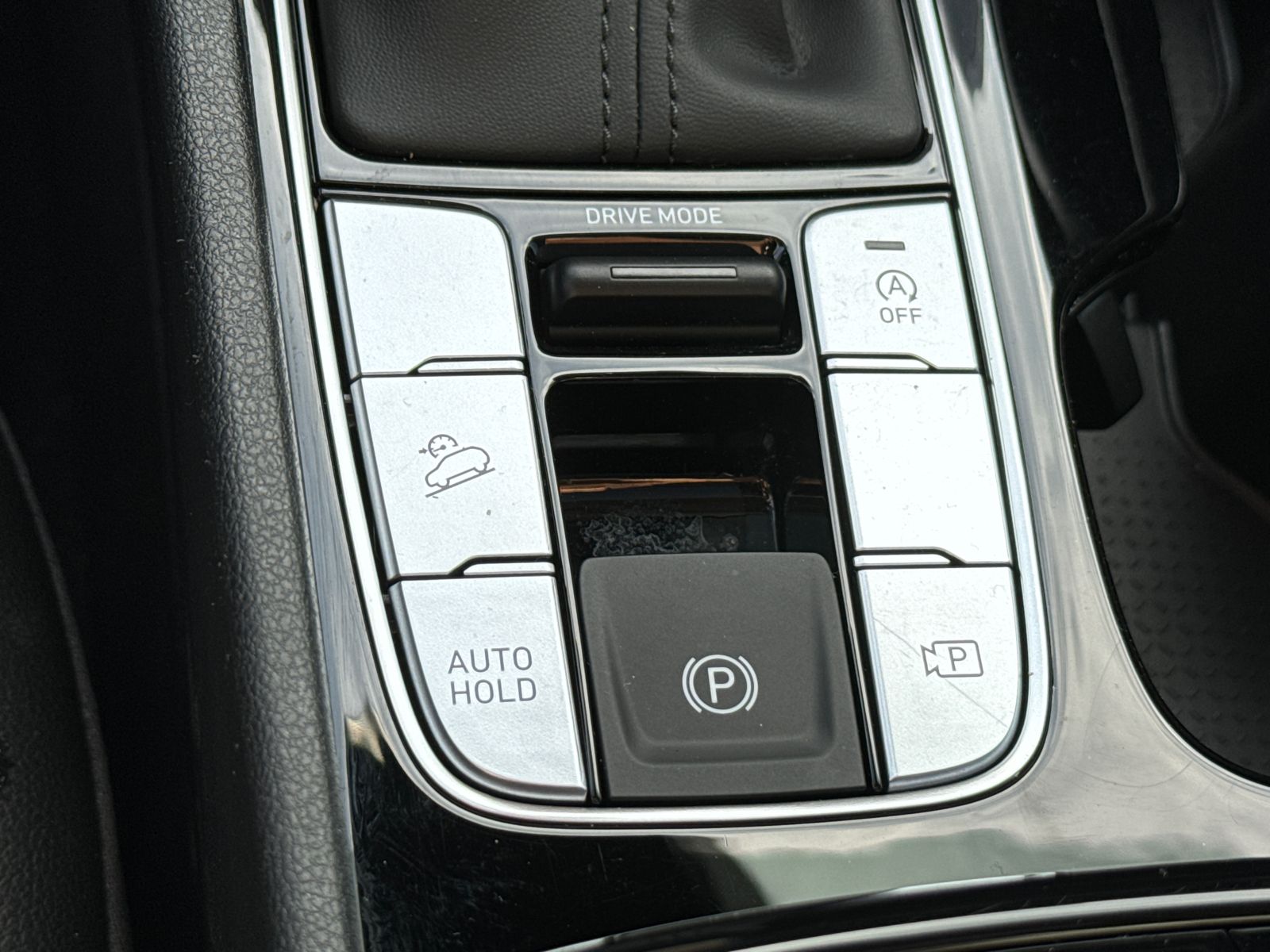 Vehicle image 35 of 40