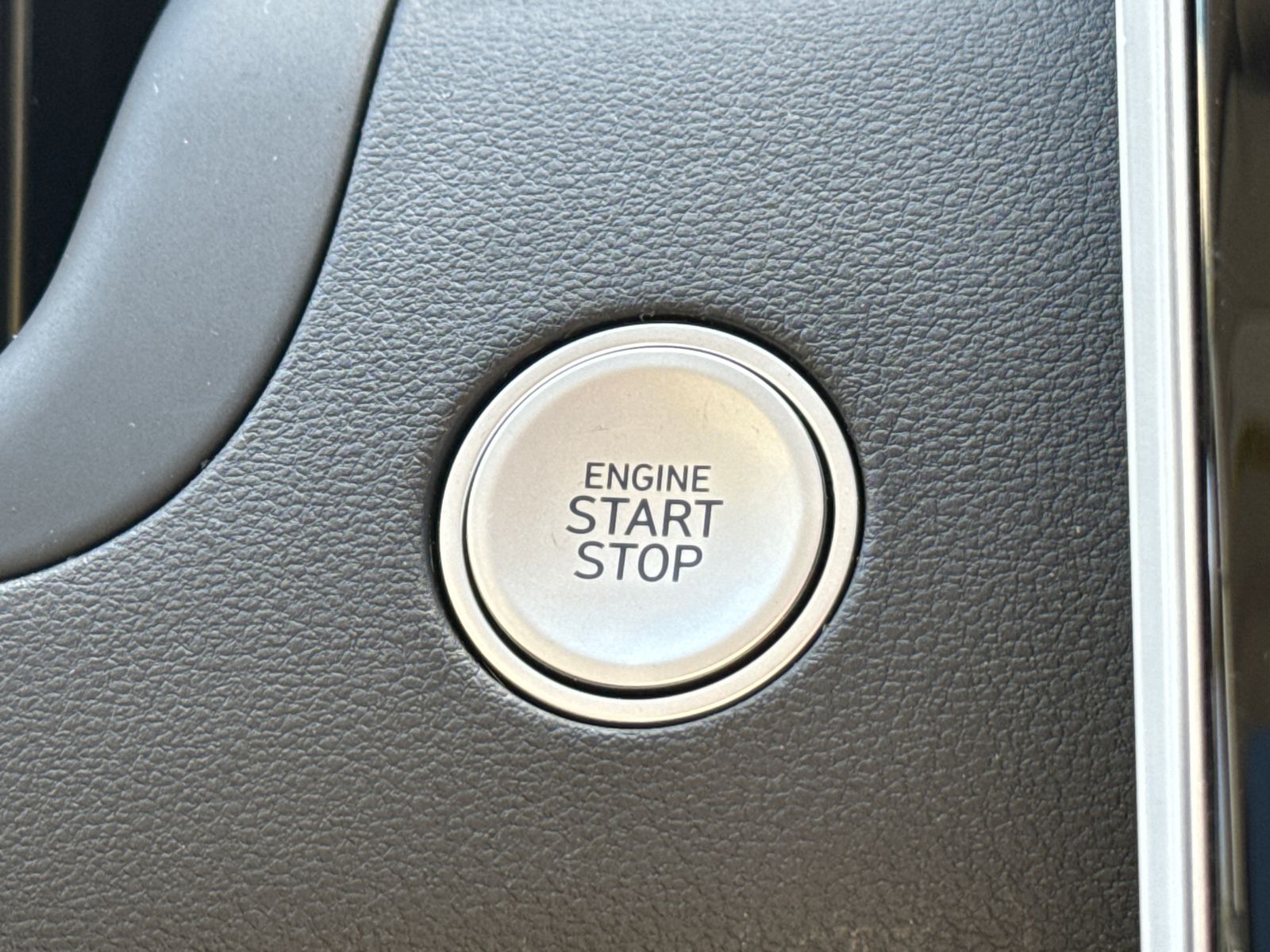 Vehicle image 37 of 40