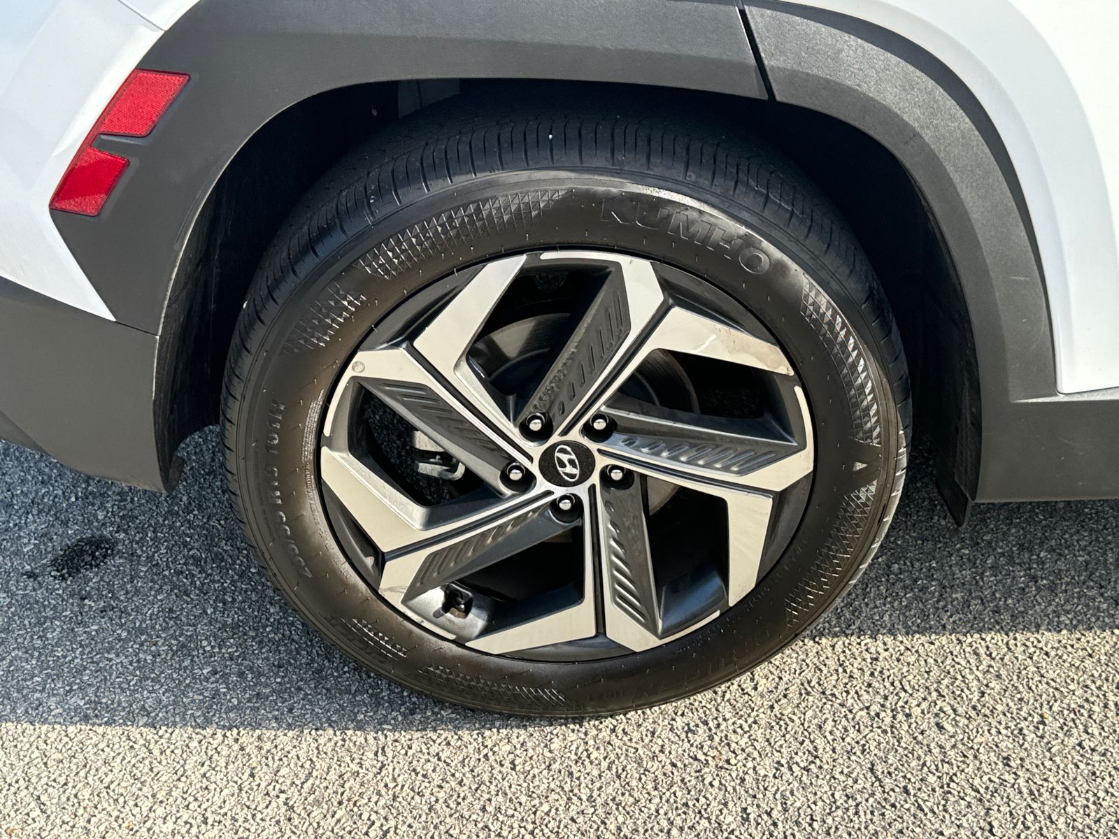 Vehicle image 17 of 40