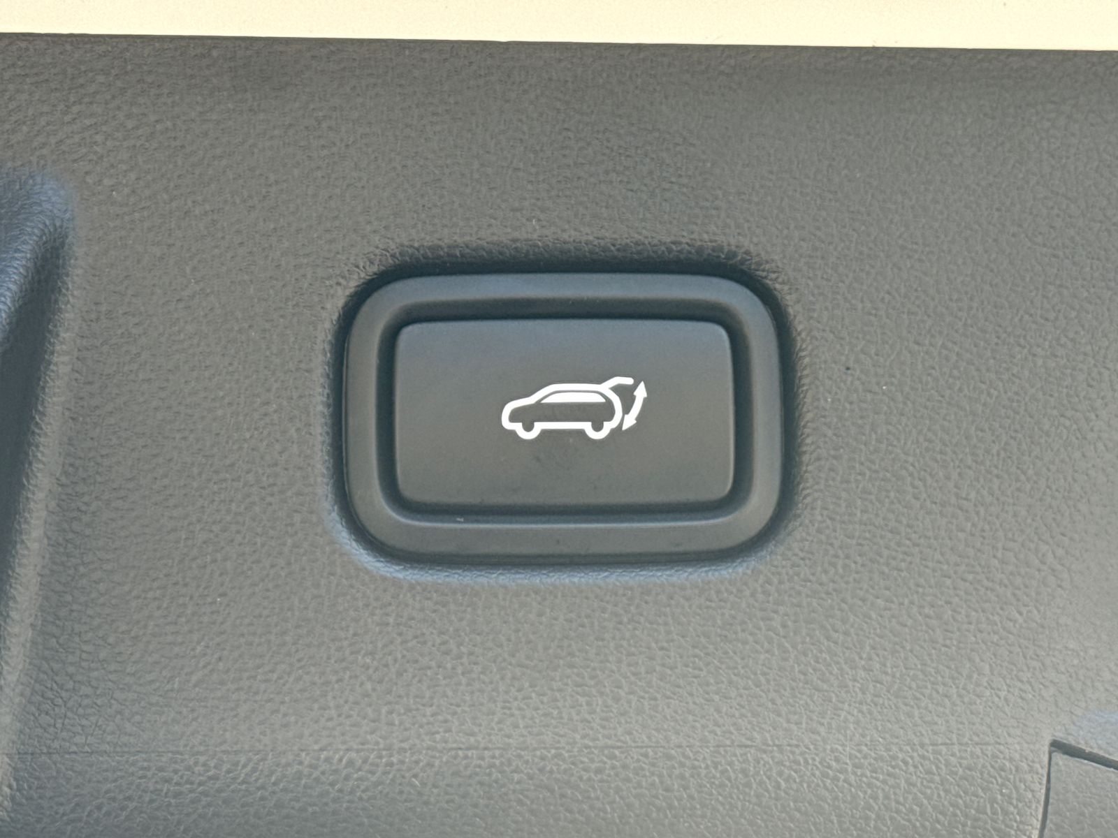 Vehicle image 19 of 40