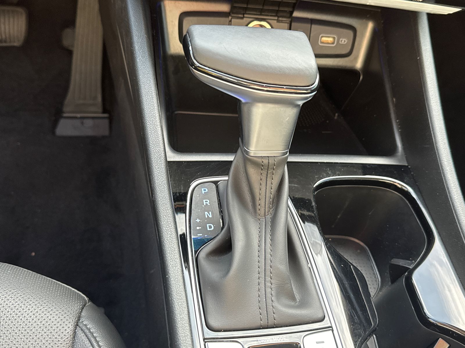 Vehicle image 34 of 40