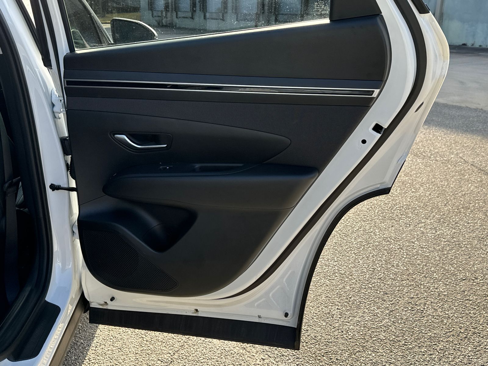 Vehicle image 16 of 40