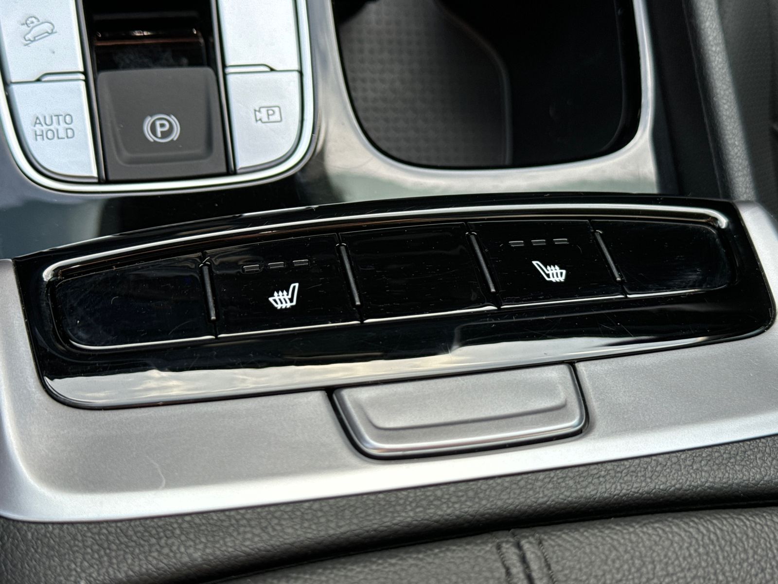 Vehicle image 36 of 40