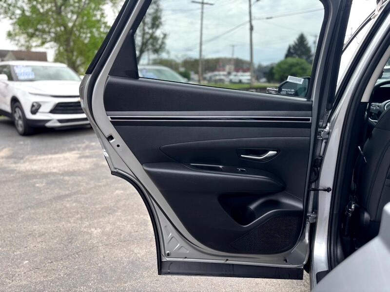 Vehicle image 19 of 27