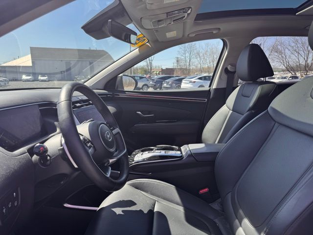 Vehicle image 7 of 19