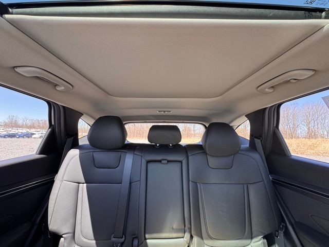 Vehicle image 9 of 19