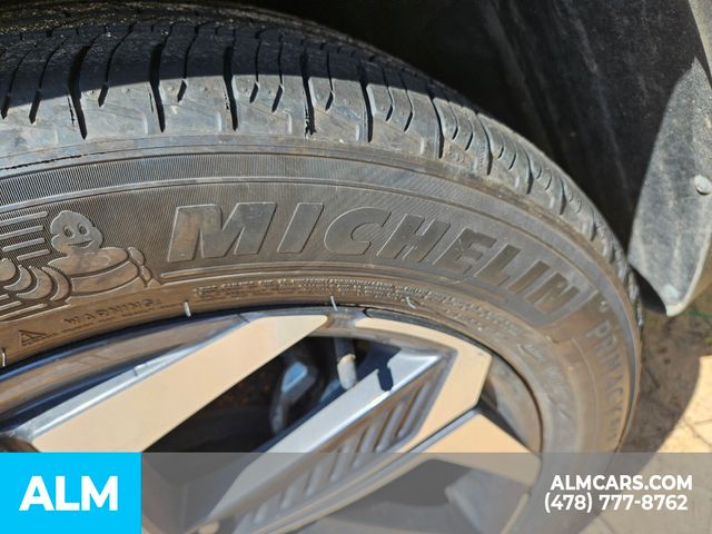 Vehicle image 7 of 25