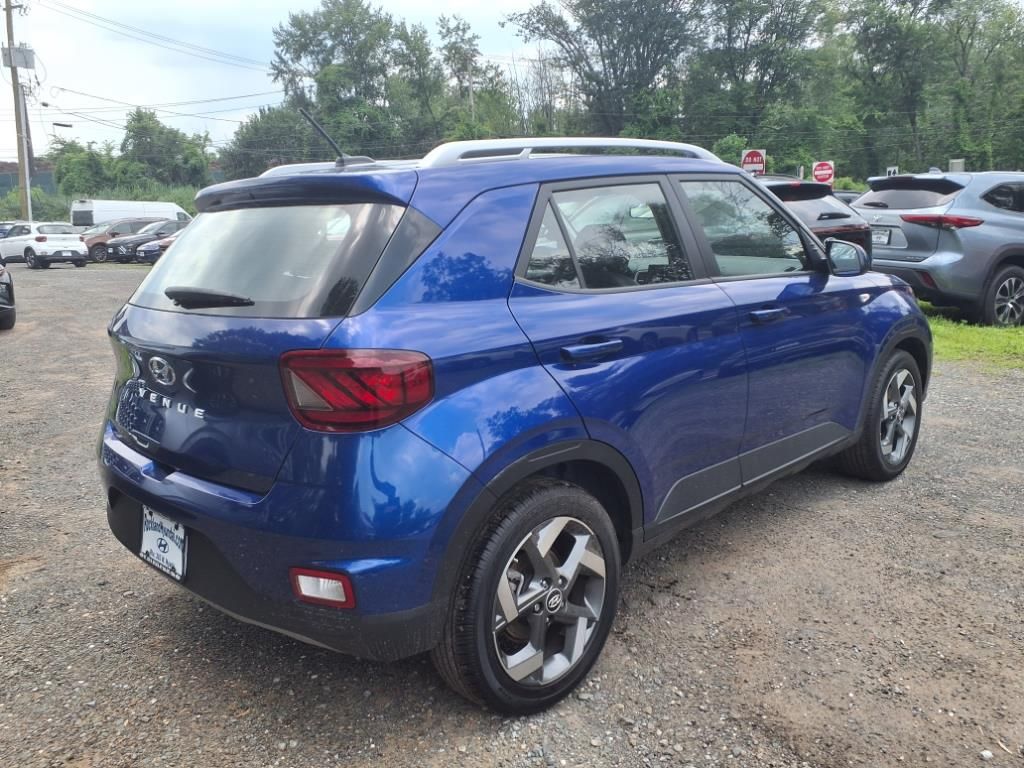 Vehicle image 4 of 18