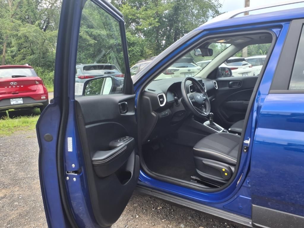 Vehicle image 9 of 18
