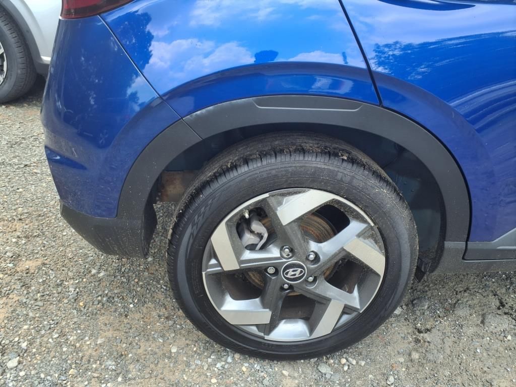 Vehicle image 7 of 18