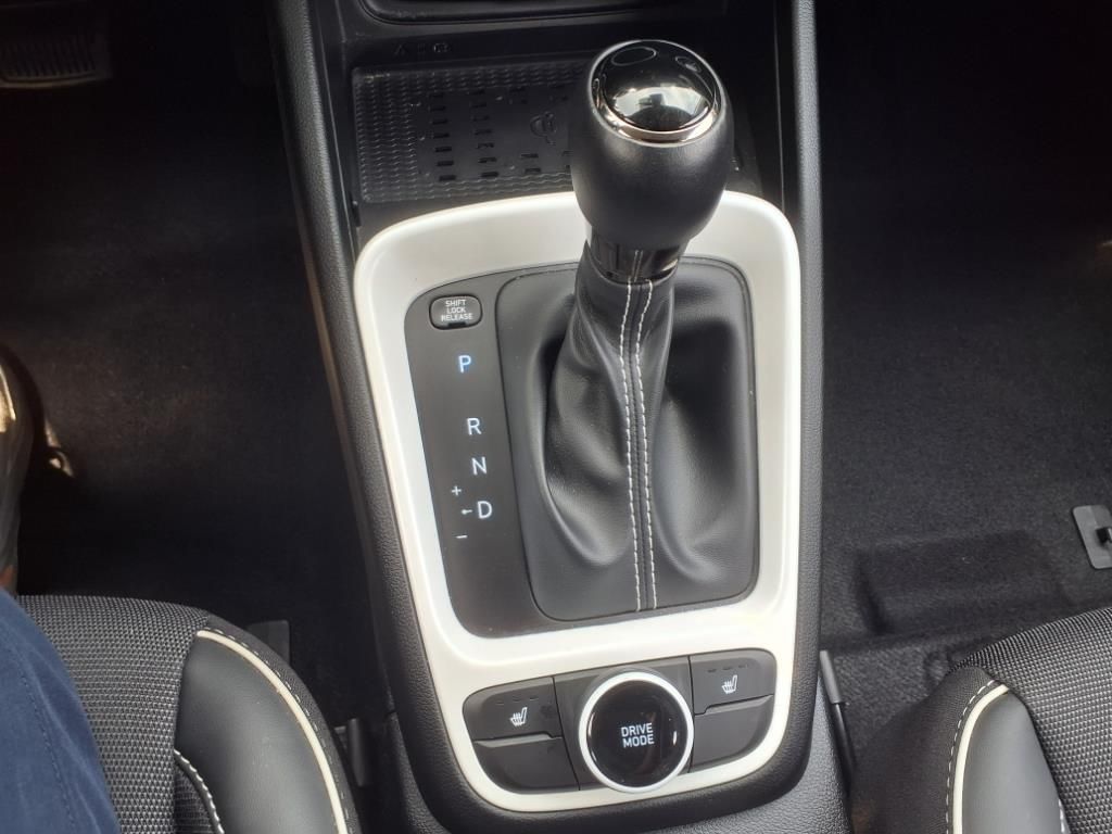Vehicle image 14 of 18