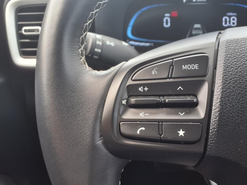 Vehicle image 17 of 18