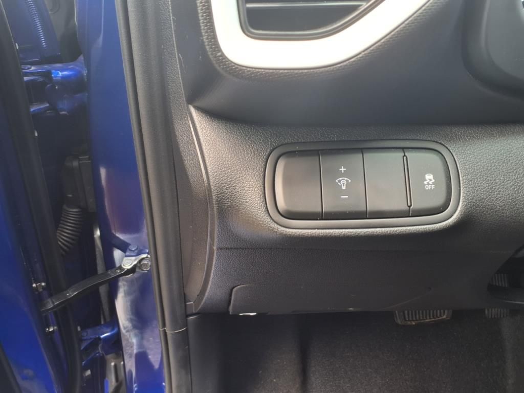 Vehicle image 16 of 18
