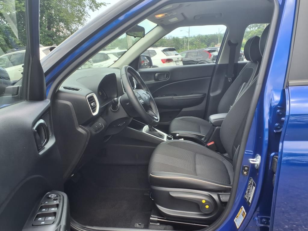 Vehicle image 8 of 18
